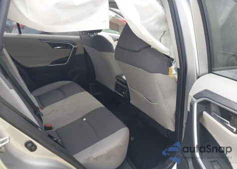 2019 Toyota Rav4 Xle z USA, uszkodzony, nr VIN JTMW1RFV1KJ015280